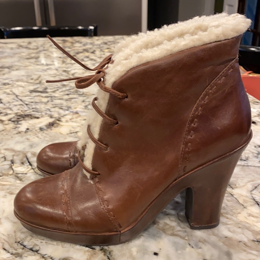 Women’s ankle booty with Sherpa lining